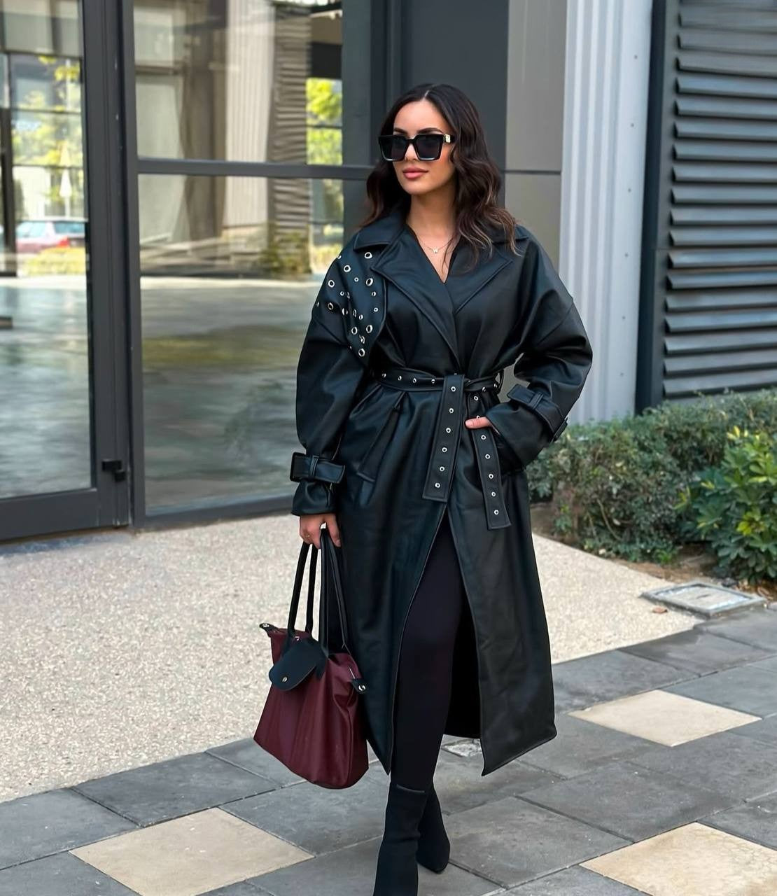 بالطو جلد بتفاصيل معدنية