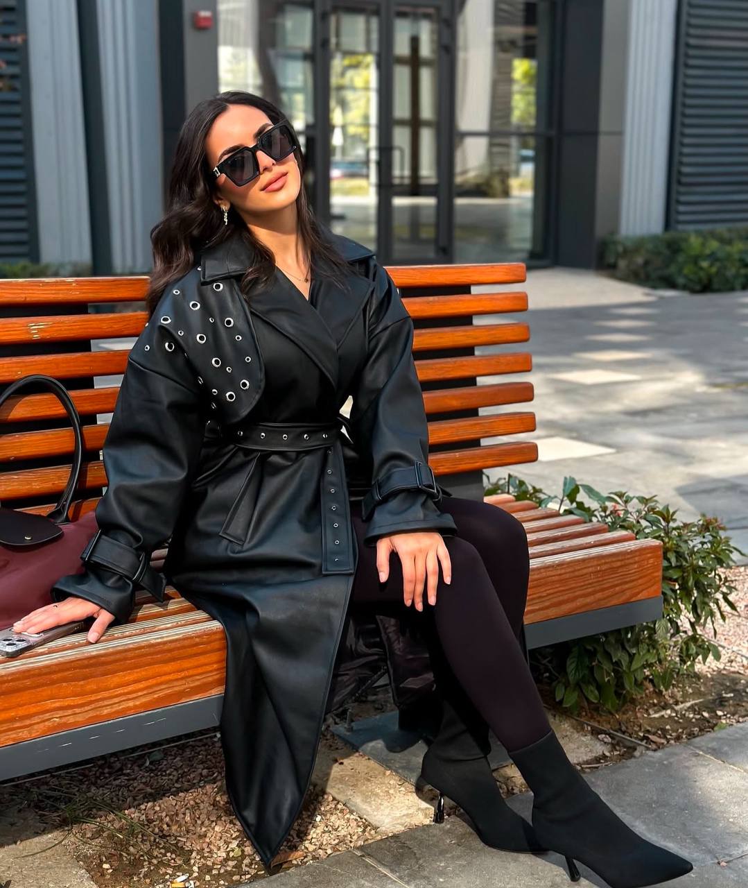 بالطو جلد بتفاصيل معدنية