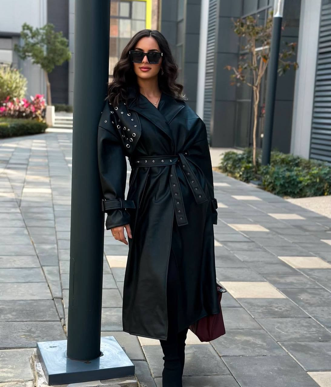 بالطو جلد بتفاصيل معدنية