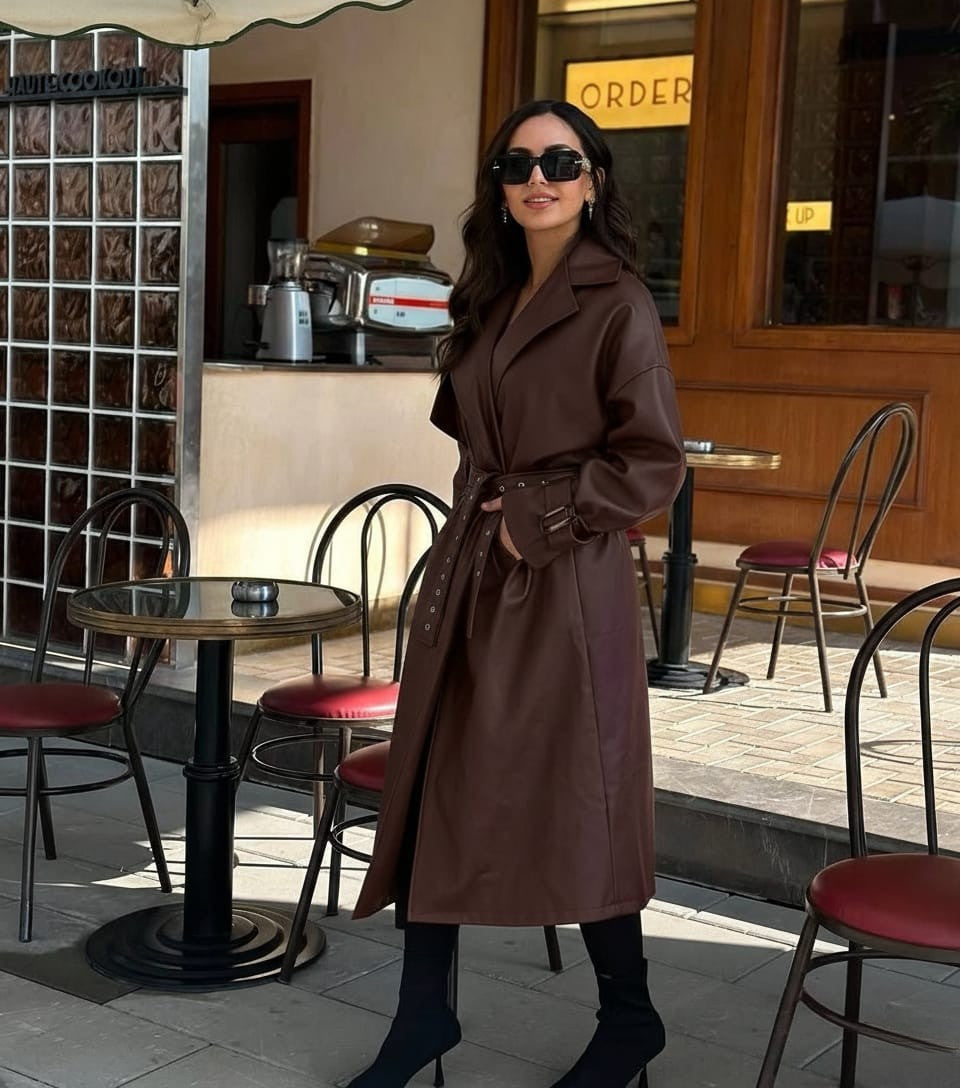 بالطو جلد بتفاصيل معدنية